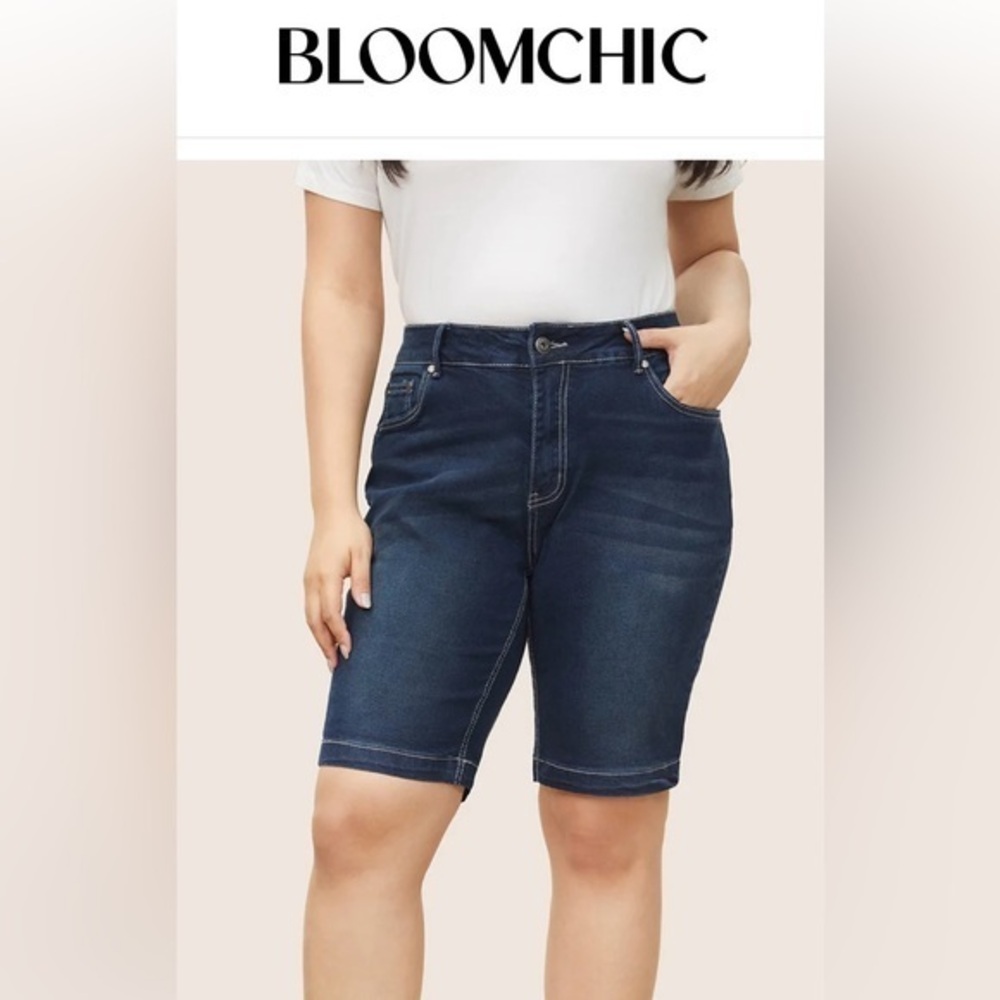 Bloomchic Dark Very Stretchy High Rise Dark Wash Denim Shorts, NWT, Size 20